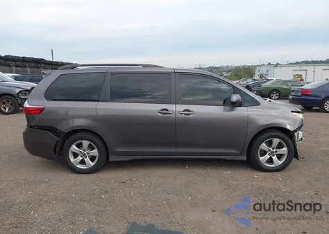 2018 Toyota Sienna Le 8 Passenger из США, поврежденный, VIN 5TDKZ3DC6JS906754